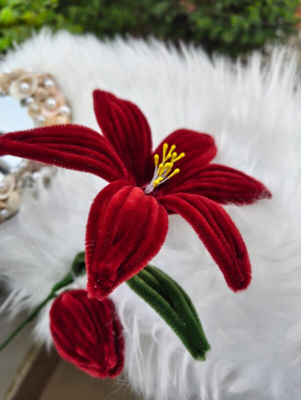 Pipe Cleaner Lily with Bud (Medium)