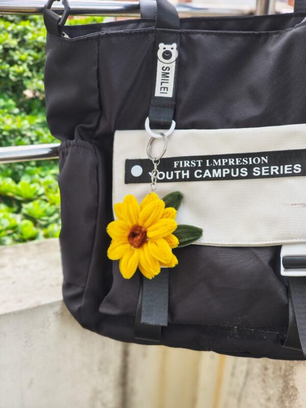 Pipe Cleaner Sunflower Keychain